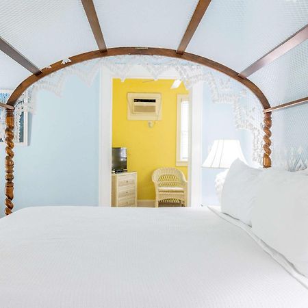 Deluxe King With Balcony - At James House With Parking! Key West Exterior photo